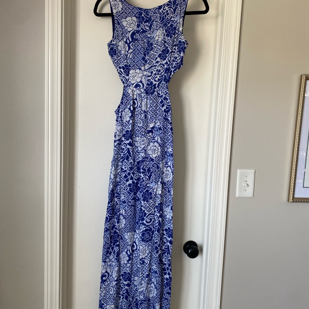 Forever 21 Blue and White Cut Out Floral Print Maxi Dress